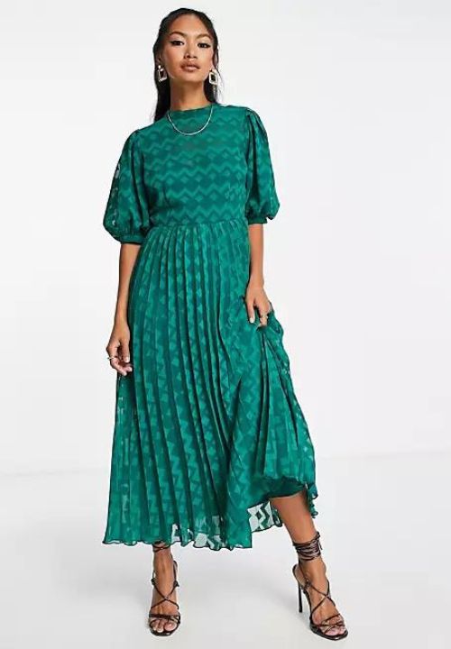 Φόρεμα με πράσινο βολάν