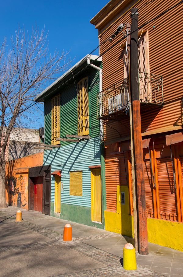 Χρωματιστά σπίτια στην γειτονιά La Boca στο Buenos Aires