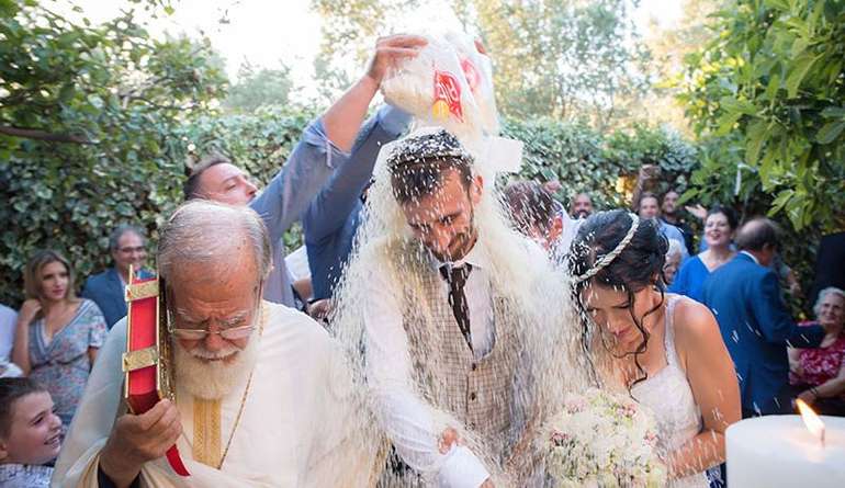 Το έθιμο του ρυζιού σε ελληνικό παραδοσιακό γάμο