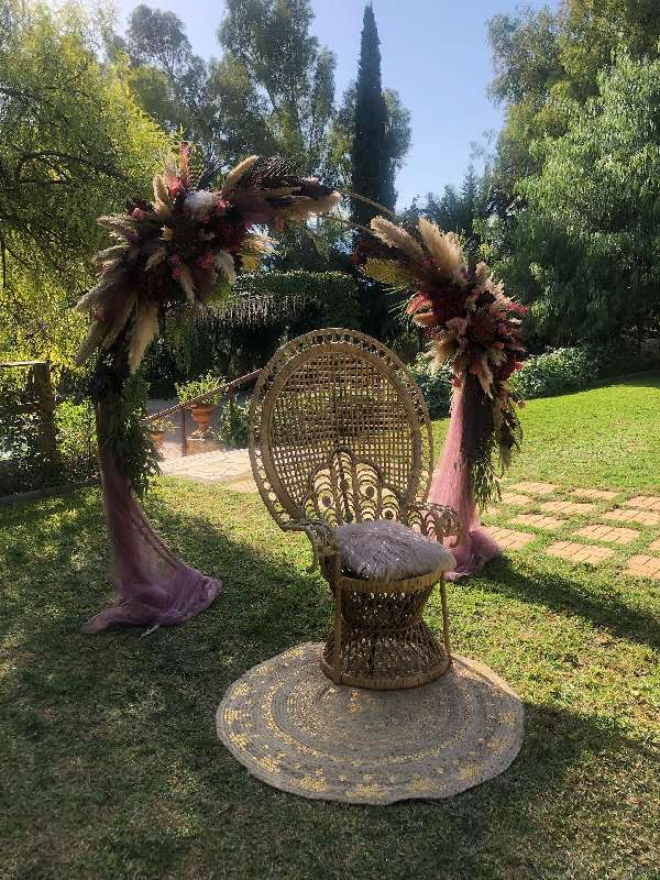 Πολυθρόνα peacock από ρατάν ιδανική για boho βάπτιση κοριτσιού