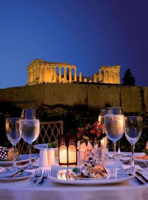 Ρομαντικό δείπνο για επέτειο γάμου με θέα την Ακρόπολη
