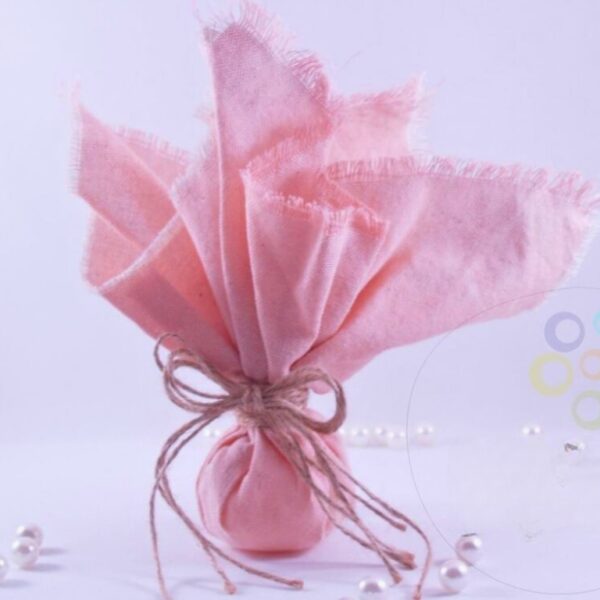 Κλασσική ροζ μπομπονιέρα γάμου από ψάθα