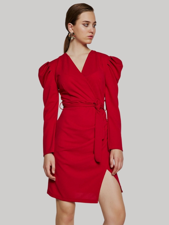 Mini φόρεμα με τονισμένους ώμους σε κόκκινο