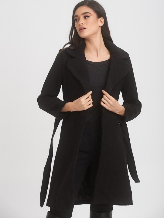 Παλτό με ζώνη και τσέπες σε μαύρο χρώμα