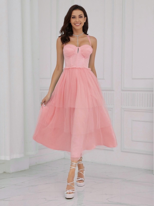 Ροζ τούλινο φόρεμα με δέσιμο στην πλάτη