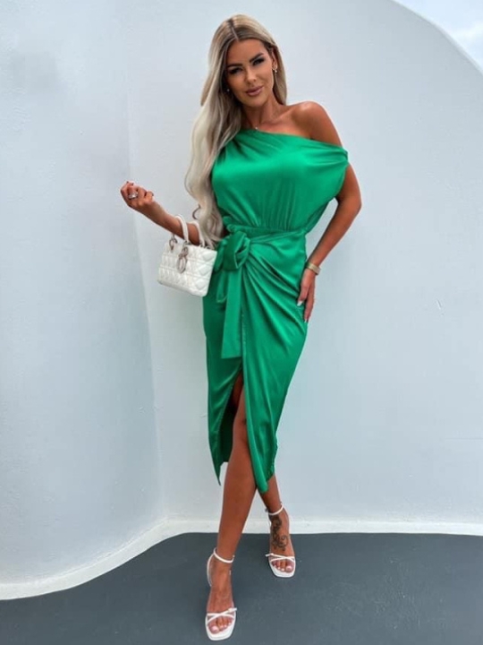 Σατινέ φόρεμα με σκίσιμο σε πράσινο χρώμα