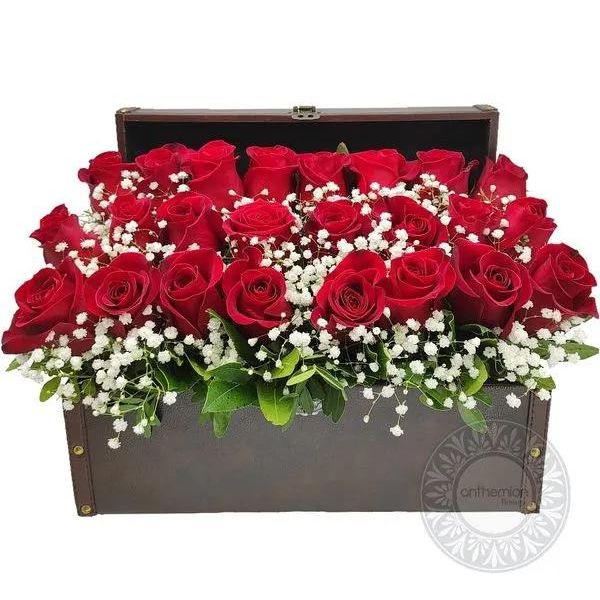 Μπαουλάκι Αγάπης με 24 κόκκινα τριαντάφυλλα
