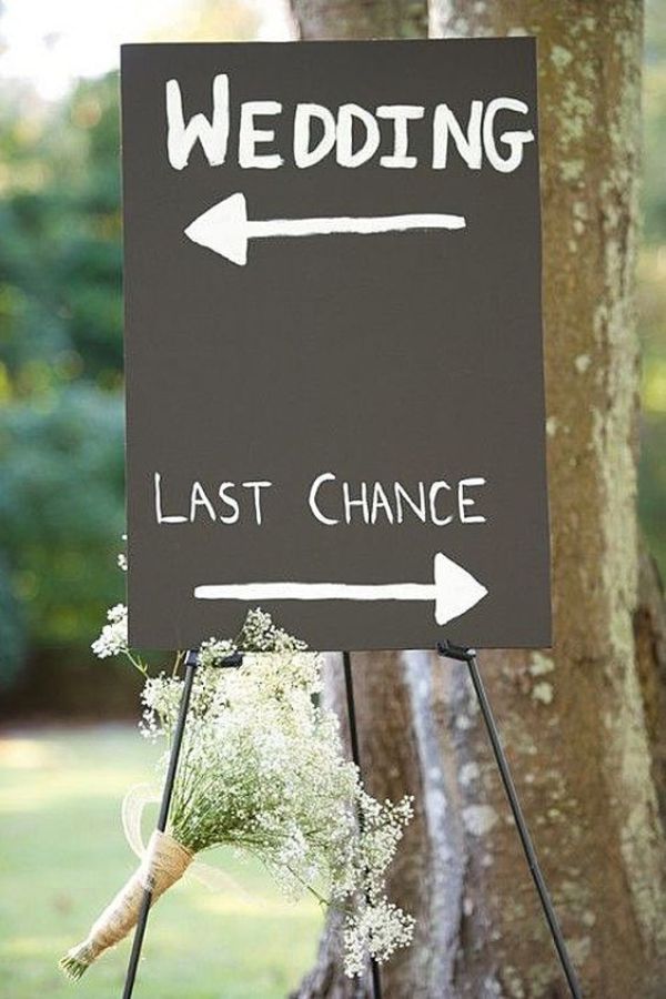 Αστεία ταμπέλα σε γάμο Wedding Last Chance